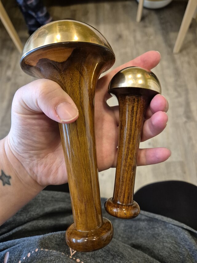 Kansa wand pripomoček za masažo obraza